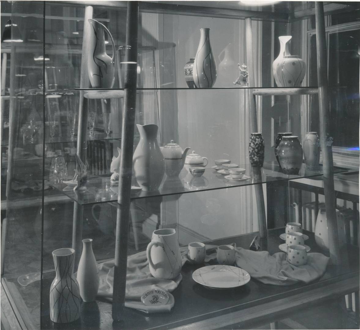 Kőbányai Porcelángyár Üveg és Porcelán Szakmai Bemutató 1957